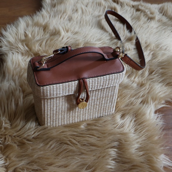 Handbags - Square Straw Crossbody Bag